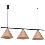 Lampa wisząca Capital z trzema kloszami w kształcie stożków, wykonanymi w kolorze miedzi, zawieszona na czarnej belce. Klosze mają matową teksturę, a lampa jest zawieszona na cienkim przewodzie. Idealna do nowoczesnych wnętrz.