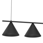 Lampa wisząca Capital w kolorze czarnym z trzema kloszami w kształcie stożków, zawieszona na prostokątnej listwie. Elementy metalowe o matowej fakturze, idealna do nowoczesnych wnętrz.