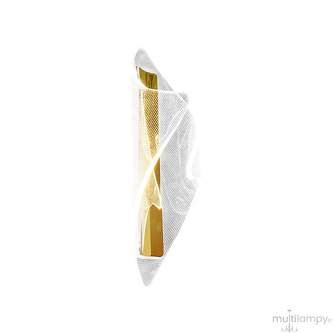 Kinkiet Largo 1xLED/8W w kolorze złotym, o nowoczesnym, falistym kształcie. Widoczna złota część ze źródłem światła LED, otoczona przezroczystą osłoną, montowany na ścianie. Tło białe, co podkreśla elegancję lampy.