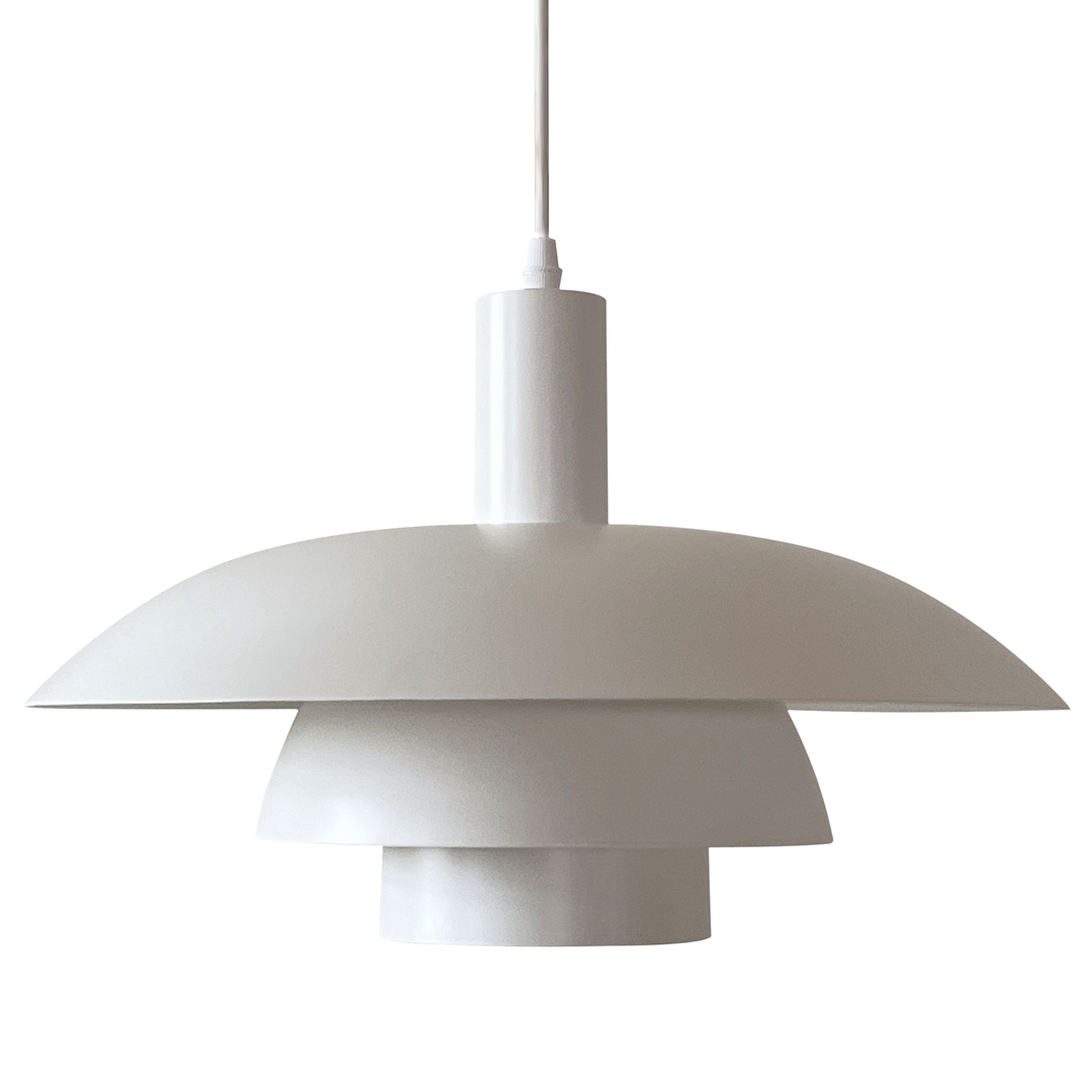 Lampa wisząca Ferro w kolorze białym z jednym gniazdem E27. Posiada trzy warstwy klosza o okrągłym kształcie, zawieszona na białym przewodzie. Ujęcie frontalne, ukazujące elegancką, minimalistyczną formę.