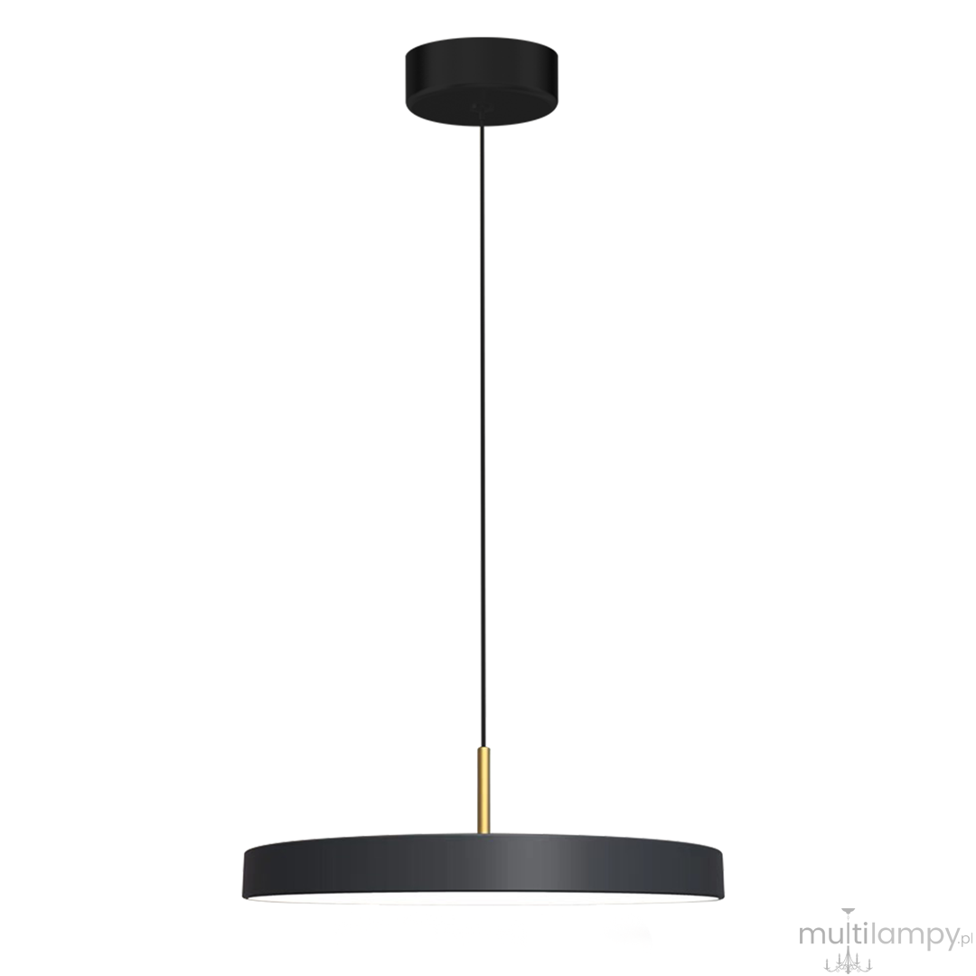Lampa wisząca Disc z jedną żarówką LED 38W, w kolorze czarnym z złotym akcentem. Okrągły klosz zawieszony na cienkim przewodzie, minimalistyczny design. Ujęcie frontalne na tle białym.