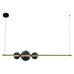 Czarna lampa wisząca Kugel z jedną żarówką LED 30W, składająca się z prostokątnej listwy oraz trzech okrągłych kloszy w różnych rozmiarach. Lampa zawieszona na cienkim przewodzie, z sufitowym mocowaniem. Prosty, nowoczesny design.