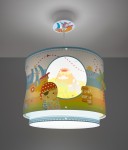 Lampa wisząca Wyspa Piratów z kolorowym abażurem, przedstawiającym pirata, statek, wulkan i palmy. Kształt cylindryczny, zawieszona na przezroczystym przewodzie. Dominujące kolory to zielony, niebieski i żółty. Wykonana z materiału tekstylnego.