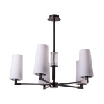 Lampa wisząca Vincenza z pięcioma oprawami E27 w kolorze tytanowym. Posiada matowe, białe klosze w kształcie walca oraz centralny, przezroczysty element. Ujęcie z dołu, produkt zamontowany na suficie.