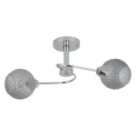 Lampa sufitowa Oakland 2xE27 w kolorze chromu z dymionymi kloszami o teksturowanej powierzchni. Ułożona w pozycji wiszącej, z dwoma ruchomymi ramionami, które umożliwiają kierowanie światła. Montaż sufitowy, nowoczesny design.