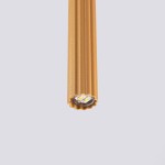 Złota lampa wisząca Arche SL.1339 z jednym źródłem światła G9. Wąski, cylindryczny kształt z rowkowaną powierzchnią. Widoczna końcówka z diodami LED. Produkt umieszczony na jednolitym tle.