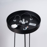 Czarna lampa wisząca Arche z trzema gniazdami G9, widok od góry. Okrągła podsufitka z mocowaniem, przewody elektryczne w oplocie, etykieta z informacjami technicznymi. Ułożenie w pozycji poziomej na jasnym tle.