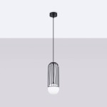 Lampa wisząca Brina 1xG9 w kolorze czarnym. Konstrukcja w formie metalowej klatki z białą, okrągłą oprawą na dole. Zawieszona na cienkim kablu, z mocowaniem sufitowym w tym samym kolorze. Idealna do nowoczesnych wnętrz.