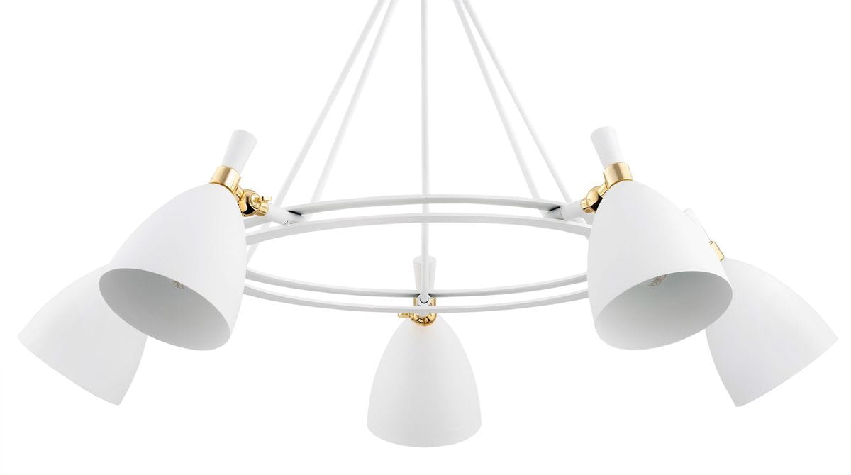 Lampa wisząca Charlotte 5xE27 w kolorze białym, z pięcioma kloszami w kształcie stożków. Metalowa konstrukcja z elementami w kolorze złotym. Produkt zawieszony na cienkich linkach, z widocznymi detalami mocowania. Idealna do nowoczesnych wnętrz.