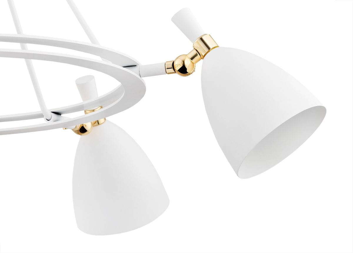 Biała lampa wisząca Charlotte z pięcioma kloszami E27, z metalową konstrukcją i złotymi detalami. Ujęcie z boku, pokazujące eleganckie, stożkowe klosze oraz okrągłą ramę. Idealna do nowoczesnych wnętrz.