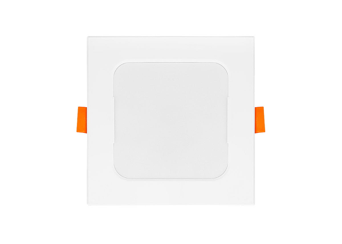 Oprawa do zabudowy LED Bingo S, kolor biały, kwadratowy kształt, z widocznymi pomarańczowymi uchwytami. Źródło światła o mocy 6W, strumień świetlny 480lm, temperatura barwowa 4000K. Ujęcie frontalne.