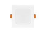 Oprawa do zabudowy LED Bingo S, kolor biały, kwadratowy kształt, z widocznymi pomarańczowymi uchwytami. Źródło światła o mocy 6W, strumień świetlny 480lm, temperatura barwowa 4000K. Ujęcie frontalne.