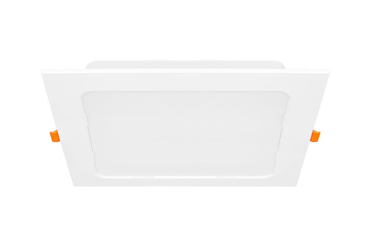 Oprawa do zabudowy LED Bingo S 18W w kolorze białym, o wymiarach kwadratowych. Widoczna przezroczysta soczewka oraz pomarańczowe zaczepy montażowe. Produkt prezentowany w ujęciu frontalnym, z widocznym gładkim wykończeniem.