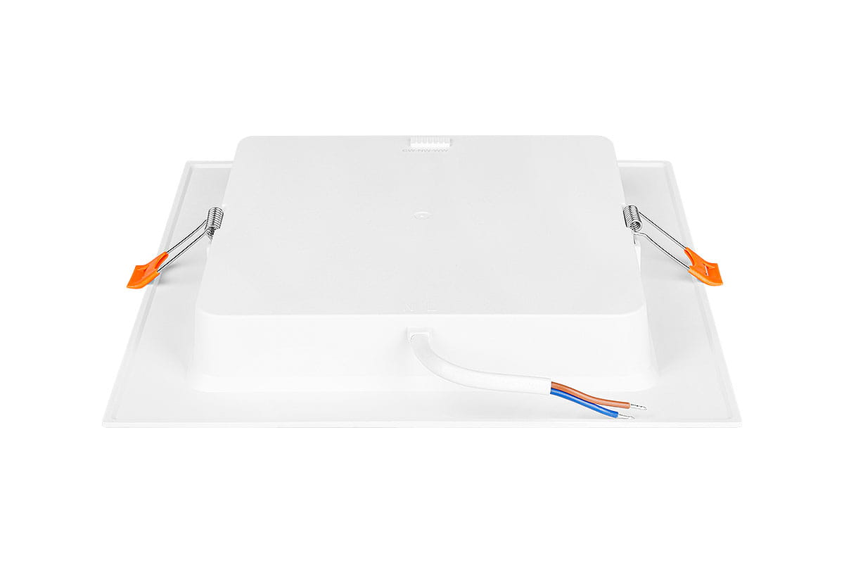 Oprawa do zabudowy LED Bingo S 18W w kolorze białym, o kwadratowym kształcie. Widoczne przyłącza elektryczne oraz mocowania w postaci sprężyn. Produkt prezentowany z tyłu, z widoczną teksturą materiału.