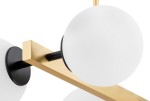 Lampa wisząca Freemont 4xE27 w kolorze złotym, z białymi, okrągłymi kloszami. Kąt ujęcia z boku, pokazujący detale mocowania i stylową, minimalistyczną konstrukcję. Elementy metalowe w odcieniu złota oraz czarne akcenty.