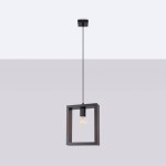 Lampa wisząca Aries w kolorze czarnym i wenge, z metalowym kwadratowym ramieniem, zawieszona na cienkim przewodzie. W centralnej części znajduje się oprawka na żarówkę E27, z widoczną żarówką w stylu retro. Tło jasnoszare.