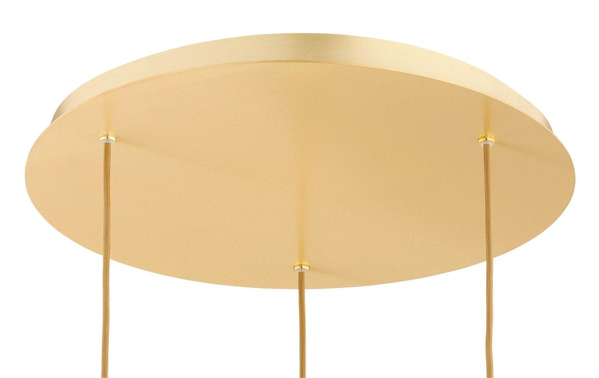 Mosiężna lampa wisząca Paloma z trzema oprawami E27, o okrągłej, matowej podstawie w kolorze złotym. Widoczne dwa przewody mocujące, produkt zawieszony w dolnej części. Idealna do nowoczesnych wnętrz.