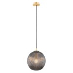 Lampa wisząca Paloma D25 z mosiężnym elementem i dymnym, szklanym kloszem w kształcie kuli. Zawieszona na czarnym przewodzie, z widocznym gwintem E27. Klosz ma delikatny, żłobkowany wzór, co dodaje elegancji.