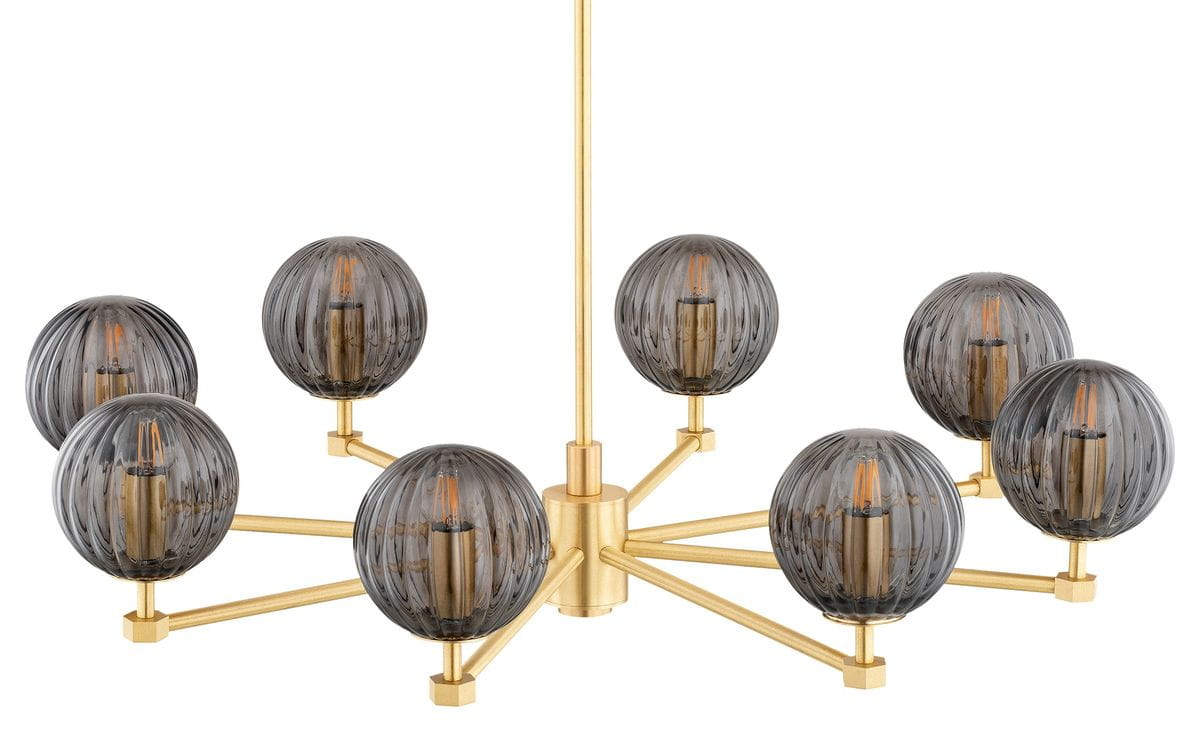 Żyrandol Paloma z ośmioma oprawami E14, wykonany z mosiądzu, z dymnymi, szklanymi kloszami w kształcie kul. Ułożony promieniście z centralnym trzonkiem, na tle jednolitym. Klosze mają teksturowaną powierzchnię, a całość prezentuje nowoczesny design.
