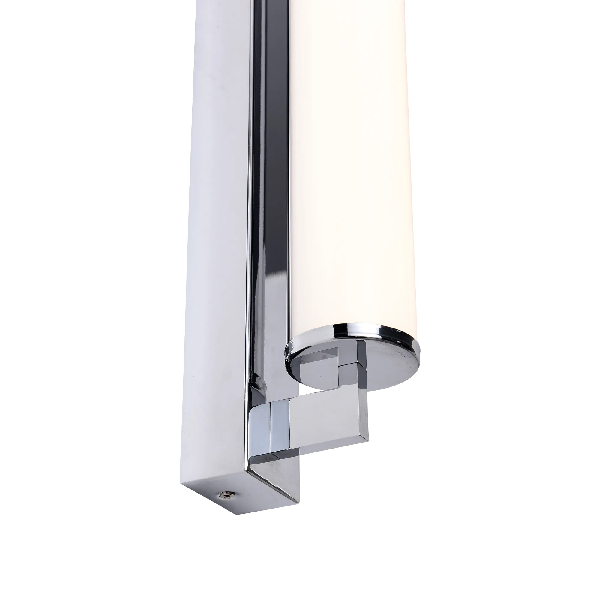Kinkiet Almea 1xLED/18W/IP44 w chromowanej obudowie. Ściśle przylegający do ściany, z okrągłym, białym kloszem. Ujęcie z boku, ukazujące detal mocowania i wykończenia. Idealny do łazienki lub nowoczesnych wnętrz.