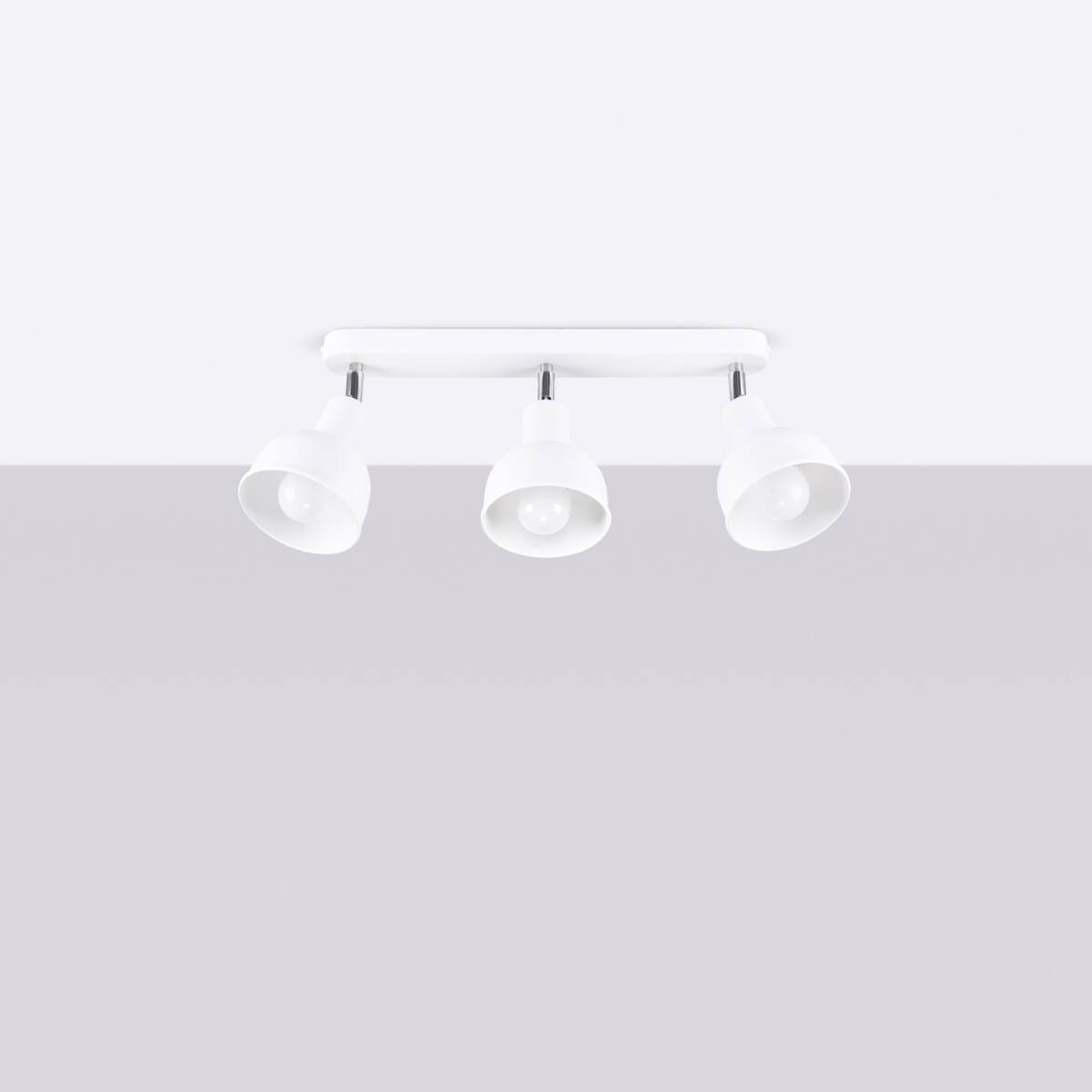 Lampa sufitowa Elba z trzema reflektorami E27 w kolorze białym, zamontowana na prostokątnej podstawie. Reflektory mają zaokrąglone kształty, a ich wnętrze jest gładkie. Produkt jest umieszczony na jasnym tle.