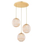 Lampa wisząca Paloma z trzema kloszami w kształcie kul, wykonana z miodowego szkła z żłobieniami, zawieszona na złotej podsufitce. Długość przewodów regulowana, elegancki design, idealna do nowoczesnych wnętrz.