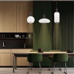 Lampa wisząca Sagunto Plus 3xE27 w kolorze czarnym i białym, z trzema różnymi kloszami: okrągłym, półokrągłym i prostokątnym, zawieszona na czarnych kabelkach w nowoczesnej aranżacji kuchennej z drewnianymi meblami.