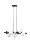 Lampa wisząca Avola z siedmioma oprawami na żarówki G9, w kolorze czarnym i białym. Posiada okrągłe, matowe klosze oraz prostą, geometryczną konstrukcję. Zawieszona na dwóch cienkich linkach, idealna do nowoczesnych wnętrz.
