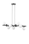 Lampa wisząca Avola z dziewięcioma kulistymi kloszami w kolorze białym, zamocowana na czarnej metalowej konstrukcji. Produkt zawieszony na dwóch cienkich linkach, z okrągłym mocowaniem sufitowym. Wymiary i detale minimalistyczne, nowoczesny design.