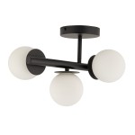 Lampa sufitowa Avola z trzema oprawami G9, w kolorze czarnym i białym. Posiada okrągłe, matowe klosze i prostą konstrukcję z metalowym stelażem. Ujęcie z boku, montowana na suficie, z eleganckim minimalistycznym designem.