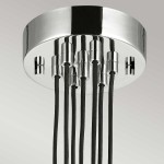 Lampa wisząca Rubin w satynowym niklu z sześcioma czarnymi przewodami. Górna część okrągła, metaliczna, z miejscami na żarówki G9. Stylowe połączenie nowoczesności i funkcjonalności.