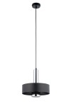Lampa wisząca Rif Lux D25 w kolorze czarnym i srebrnym, z pojedynczym źródłem światła GX53. Ujęcie frontalne, zawieszona na cienkim kablu, z okrągłym kloszem i metalowym wykończeniem. Tło białe, co podkreśla design lampy.