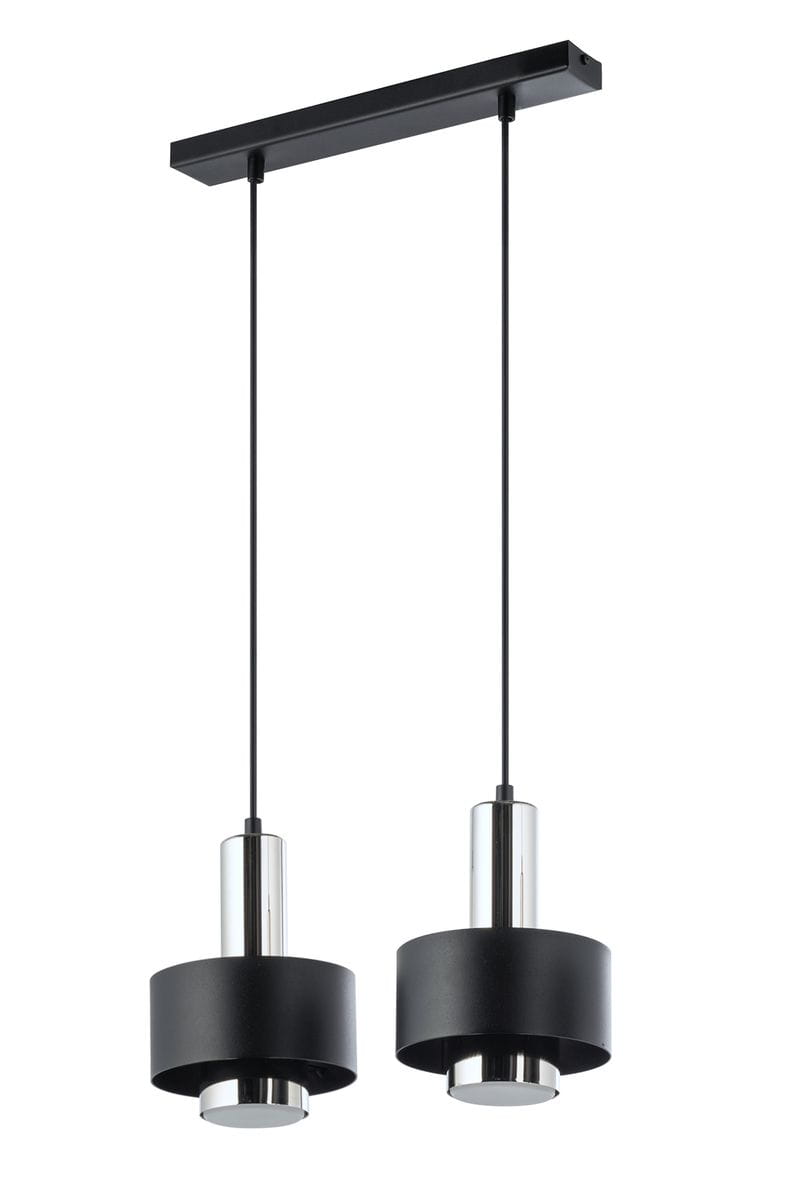 Lampa wisząca Rif Lux w kolorze czarnym i srebrnym, z dwoma źródłami światła GX53. Posiada cylindryczne klosze z matowego metalu i błyszczącego wykończenia, zawieszona na długich linkach, montowana na prostokątnej podstawie.