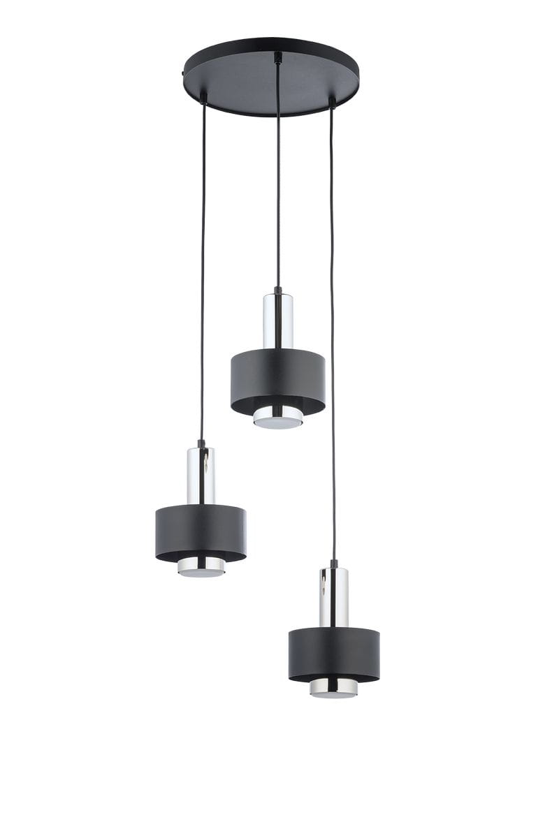 Lampa wisząca Rif Lux z trzema źródłami światła GX53, w kolorze czarnym i srebrnym. Kształt cylindryczny, zawieszona na długich przewodach. Górna część z matowego metalu, dolne elementy w połysku. Montaż sufitowy, frontalne ujęcie.