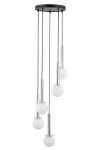 Lampa wisząca Daisy z pięcioma kulistymi kloszami z białego opalowego szkła, umieszczonymi na srebrnych metalowych podstawach. Zawieszona na czarnych linkach, montowana do sufitu. Elegancki design idealny do nowoczesnych wnętrz.