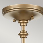 Lampa sufitowa Pickering z mosiądzu, z trzema gniazdami E14. Posiada okrągłą podstawę z ozdobnymi detalami, w tym kulistymi elementami oraz gładką, metaliczną powierzchnię w kolorze złotym. Ujęcie z dołu, pokazujące szczegóły konstrukcji.