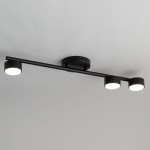 Lampa sufitowa Punto 3xGX53 w kolorze czarnym, z trzema okrągłymi kloszami i prostą, metalową konstrukcją. Ujęcie z góry, produkt zamontowany na suficie. Idealna do nowoczesnych wnętrz.