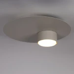 Lampa sufitowa Star w kolorze szarym i beżowym, z okrągłym, matowym kloszem i centralnym źródłem światła GX53. Produkt montowany na suficie, z minimalistycznym designem, idealny do nowoczesnych wnętrz.
