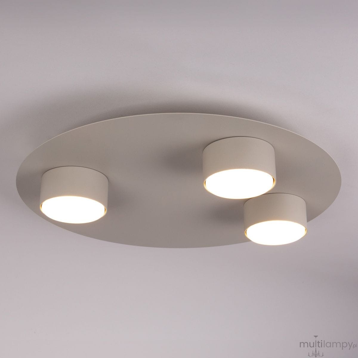 Lampa sufitowa Star 3xGX53 w kolorze szarym i beżowym, z okrągłą bazą. Posiada trzy okrągłe klosze emitujące jasne światło, zamontowana na suficie, z minimalistycznym designem.