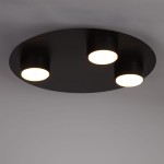 Lampa sufitowa Star 3xGX53 w kolorze czarnym, okrągła podstawa z trzema zamontowanymi lampami LED. Kąt ujęcia z dołu, ukazujący detale mocowania i jasne klosze. Prosta, nowoczesna forma idealna do różnych wnętrz.