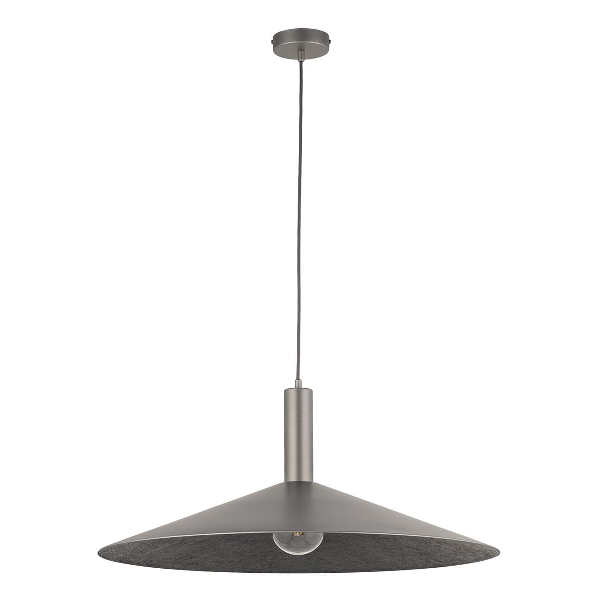 Lampa wisząca Capri D70 w kolorze srebrnym z metalowym kloszem w kształcie stożka, zawieszona na cienkim przewodzie. Wewnątrz miejsce na żarówkę E27. Prosty, nowoczesny design, wisząca, w aranżacji na białym tle.