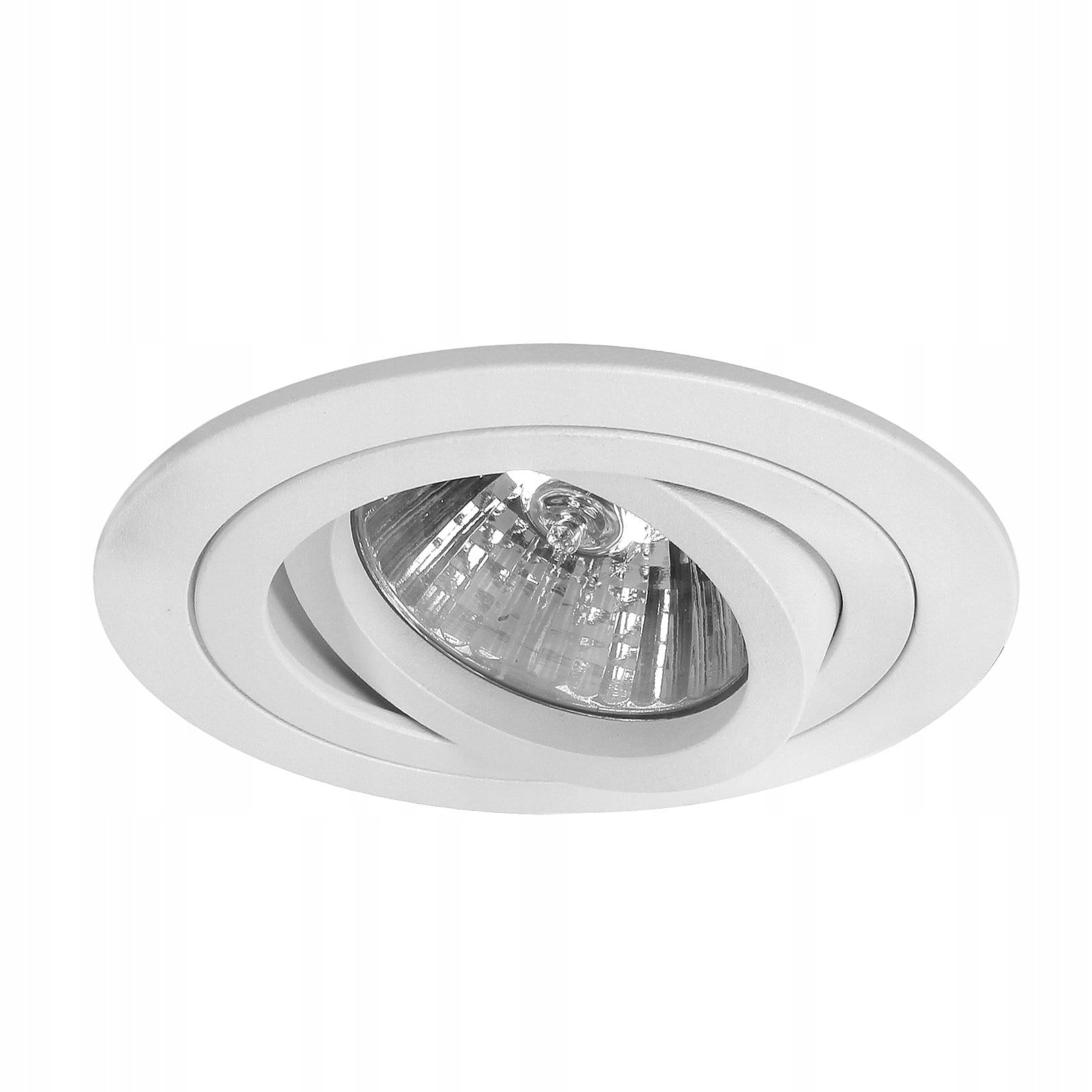 Oprawa podtynkowa Alfa w kolorze białym, z ruchomym gniazdem GU10. Okrągła konstrukcja z podwójnym pierścieniem, umieszczona w sufitowej wnęce. Widoczna żarówka z przezroczystą kloszem, w zbliżeniu, pod kątem.