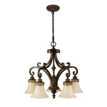 Lampa wisząca Drawing Room 5xE27 w postarzanym brązie. Posiada cztery klosze w kształcie dzwonów w jasnym kolorze, ozdobione metalowymi detalami. Ujęcie frontalne, lampa zawieszona na łańcuchu, z dekoracyjnym elementem mocującym u góry.