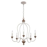 Lampa wisząca Hartsville w kolorze kredowej bieli z pięcioma ramionami, wykonana z metalu. Okrągły sufitowy uchwyt oraz dekoracyjne detale w odcieniu drewna. Stylizowane klosze w formie świec, zawieszenie na łańcuchu.