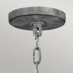Lampa wisząca Haymarket z postarzanym cynkiem, montaż sufitowy z okrągłą podsufitką i łańcuchem. Widoczne detale metalowej struktury oraz sposób mocowania.