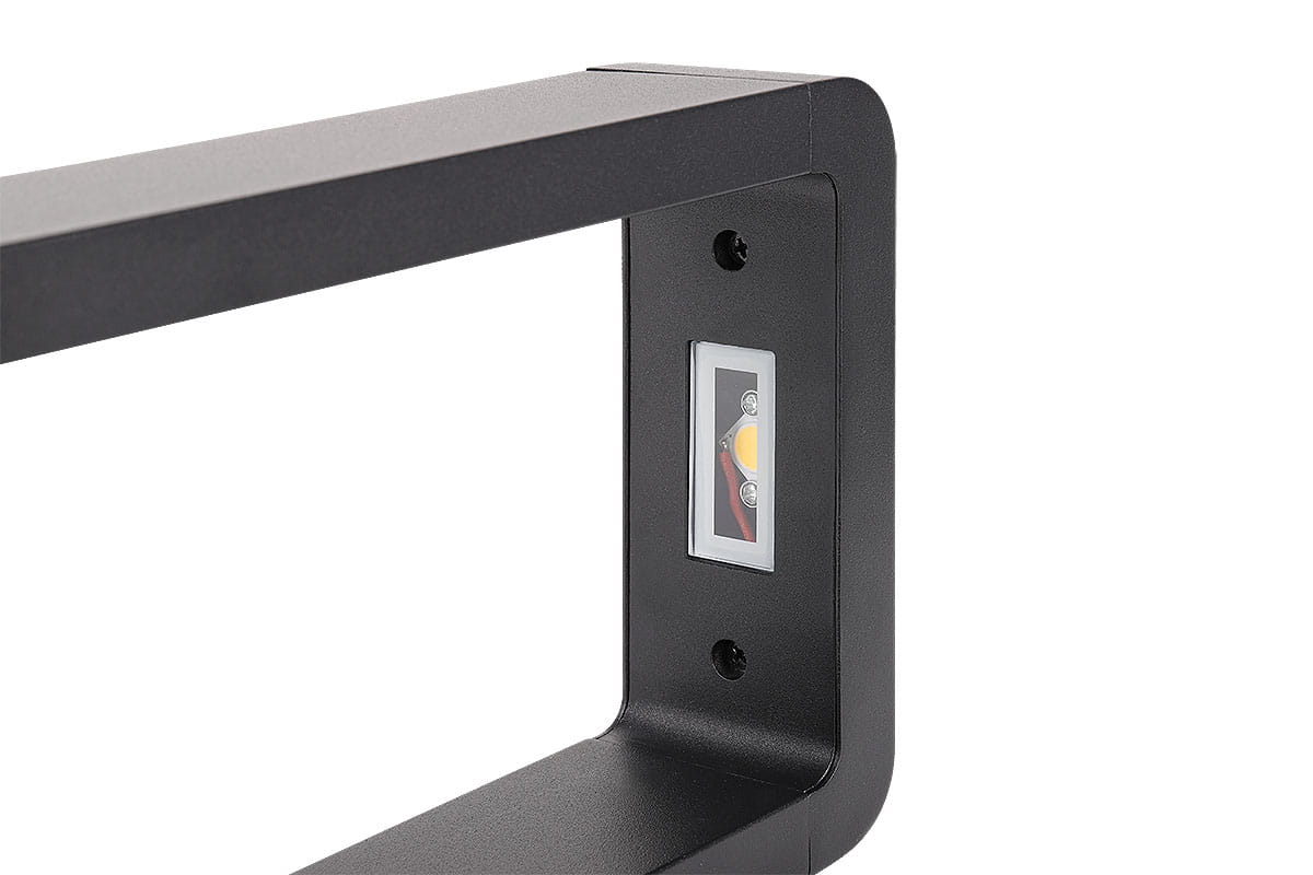 Lampa stojąca ogrodowa Rio LED H60 w kolorze antracytowym, w formie słupka. Widoczne elementy to prostokątna obudowa z delikatną fakturą oraz wbudowane światło LED, umieszczone w bocznej części. Produkt ustawiony w pozycji pionowej.