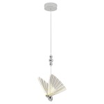 Lampa wisząca Mariposa z chromowaną podstawą, zawieszona na cienkim przewodzie. Oświetlenie LED 8W w kształcie motyla z fakturą skrzydeł. W górnej części trzy metalowe kulki. Prosty, nowoczesny design na białym tle.