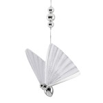 Lampa wisząca Mariposa z trzema źródłami LED o mocy 24W, chromowana. Posiada szklane klosze w kształcie rozwiniętych skrzydeł, z teksturowaną powierzchnią. Zawieszona na cienkim przewodzie z metalowymi kulkami.