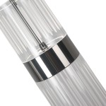 Lampa wisząca Ambiente 3xLED/18W w kolorze grafitowym, wykonana z przezroczystego materiału z fakturą w pionowe linie. Zawieszenie na cienkim kablu, z metalowymi elementami w połysku. Kąt ujęcia z boku, ukazujący detal konstrukcji.