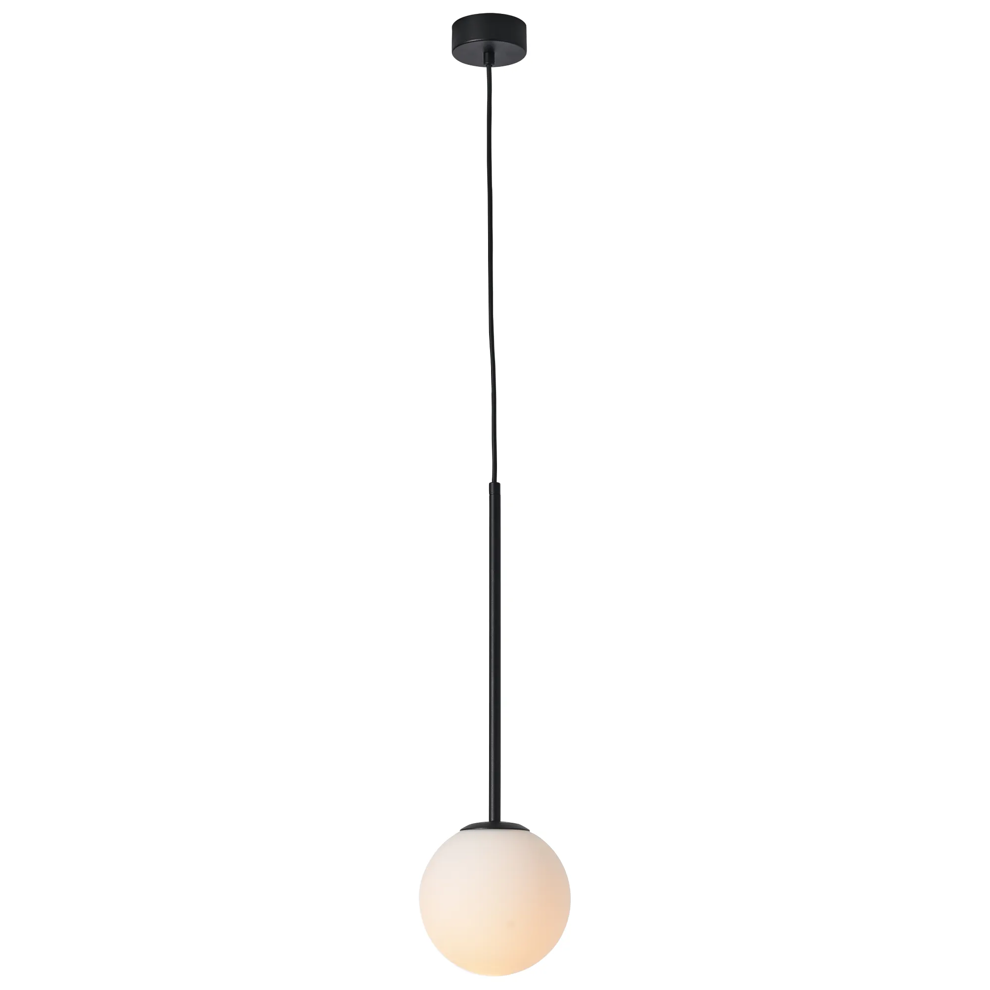 Lampa wisząca Bolti z czarnym, metalowym uchwytem i długim przewodem. Okrągły klosz z mlecznobiałego szkła, zawieszony w pionie. Prosty, nowoczesny design idealny do różnych aranżacji wnętrz.